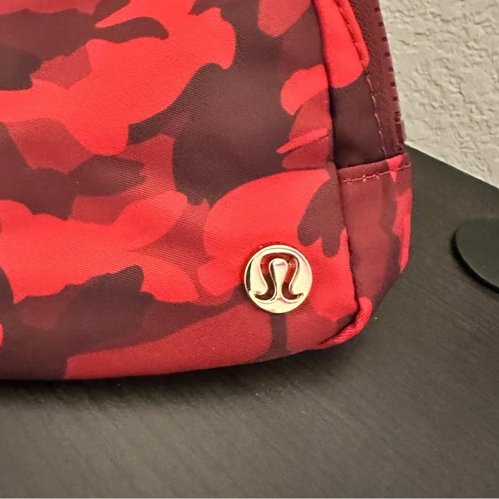 Lululemon Athletica LIMITED‎ EDITION Go everywhere Bag